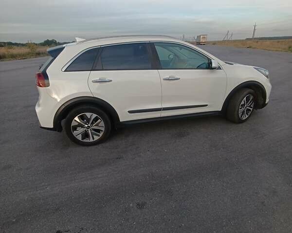 Киа Niro 2019 в Радивилове на Automoto.ua Белый Киа Niro, объемом двигателя 0 л и пробегом 126 тыс. км за 17800 $, фото 6 на Automoto.ua