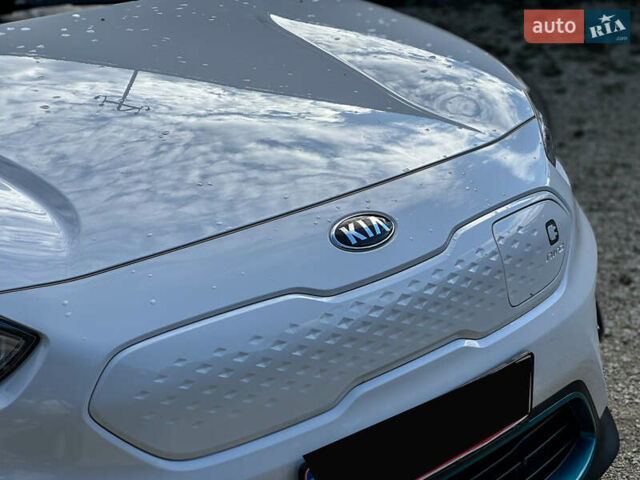 Білий Кіа Niro, об'ємом двигуна 0 л та пробігом 204 тис. км за 17800 $, фото 44 на Automoto.ua