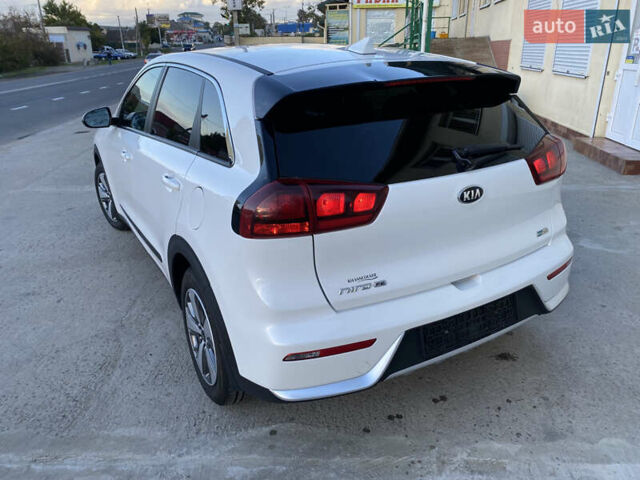 Белый Киа Niro, объемом двигателя 0 л и пробегом 101 тыс. км за 17700 $, фото 4 на Automoto.ua