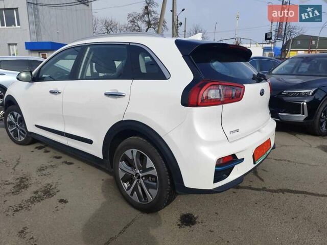 Белый Киа Niro, объемом двигателя 0 л и пробегом 105 тыс. км за 17555 $, фото 3 на Automoto.ua