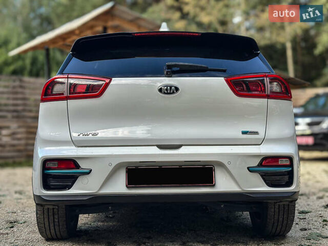 Білий Кіа Niro, об'ємом двигуна 0 л та пробігом 204 тис. км за 17800 $, фото 36 на Automoto.ua