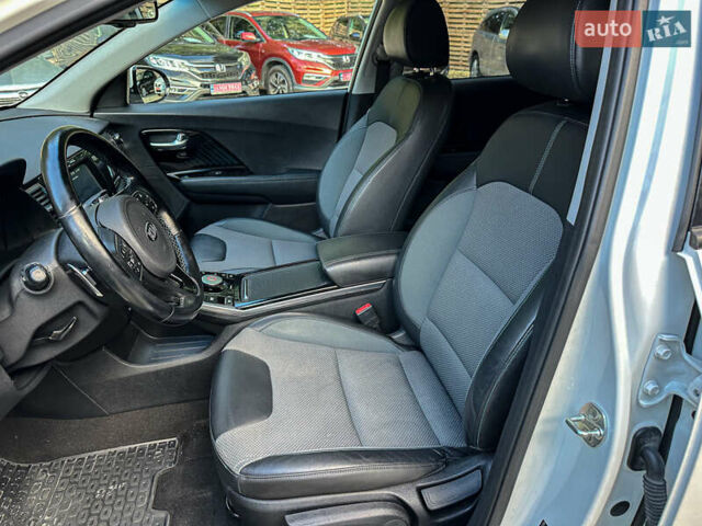Білий Кіа Niro, об'ємом двигуна 0 л та пробігом 204 тис. км за 17800 $, фото 66 на Automoto.ua