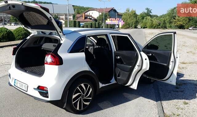 Білий Кіа Niro, об'ємом двигуна 0 л та пробігом 199 тис. км за 20000 $, фото 6 на Automoto.ua