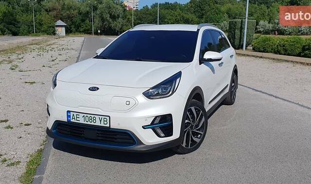 Білий Кіа Niro, об'ємом двигуна 0 л та пробігом 199 тис. км за 20000 $, фото 1 на Automoto.ua