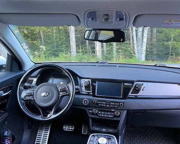 Білий Кіа Niro, об'ємом двигуна 0 л та пробігом 164 тис. км за 13500 $, фото 11 на Automoto.ua