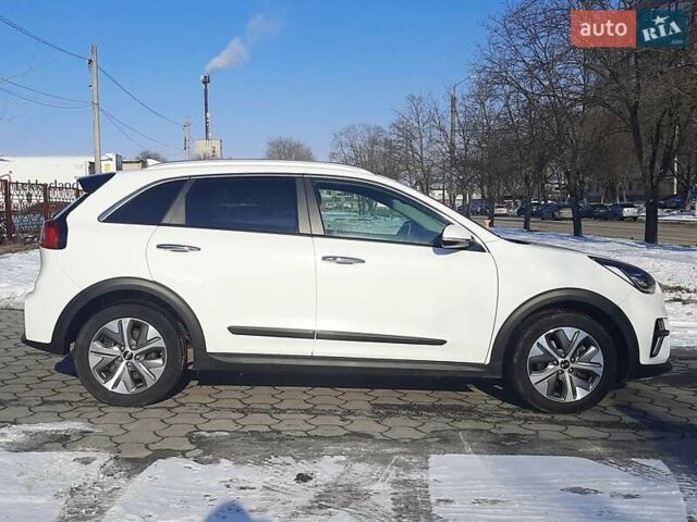 Білий Кіа Niro, об'ємом двигуна 0 л та пробігом 115 тис. км за 17200 $, фото 6 на Automoto.ua