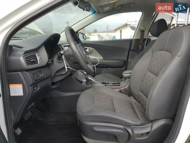 Киа Niro 2019 в Львове на Automoto.ua Белый Киа Niro, объемом двигателя 1.58 л и пробегом 86 тыс. км за 3500 $, фото 6 на Automoto.ua