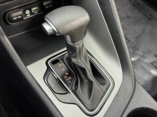 Белый Киа Niro, объемом двигателя 1.6 л и пробегом 50 тыс. км за 9000 $, фото 12 на Automoto.ua