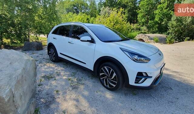 Білий Кіа Niro, об'ємом двигуна 0 л та пробігом 199 тис. км за 20000 $, фото 16 на Automoto.ua