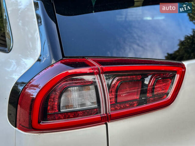 Білий Кіа Niro, об'ємом двигуна 0 л та пробігом 204 тис. км за 17800 $, фото 49 на Automoto.ua