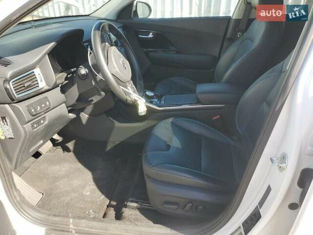 Білий Кіа Niro, об'ємом двигуна 0 л та пробігом 30 тис. км за 5600 $, фото 6 на Automoto.ua