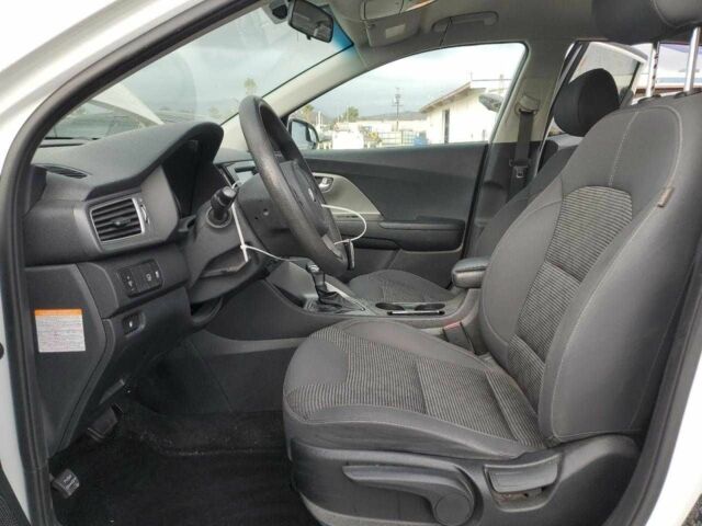 Білий Кіа Niro, об'ємом двигуна 1.6 л та пробігом 86 тис. км за 4100 $, фото 6 на Automoto.ua