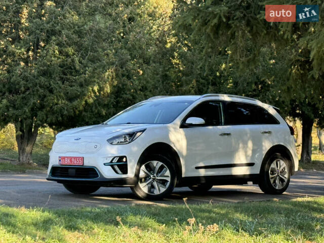 Белый Киа Niro, объемом двигателя 0 л и пробегом 147 тыс. км за 18500 $, фото 1 на Automoto.ua