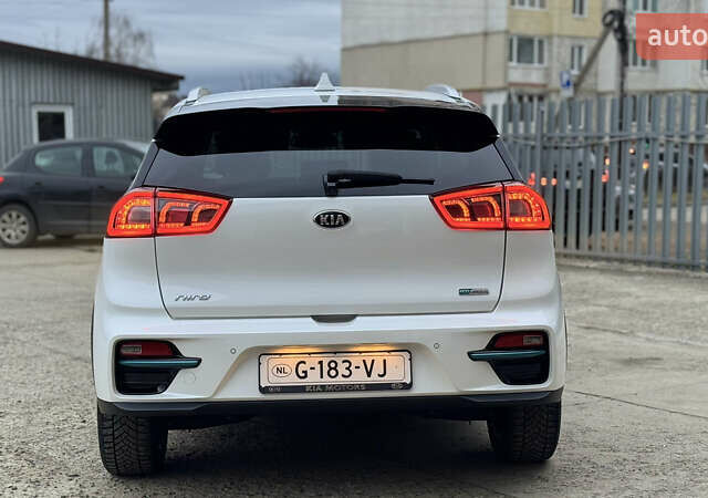 Білий Кіа Niro, об'ємом двигуна 0 л та пробігом 124 тис. км за 16999 $, фото 5 на Automoto.ua