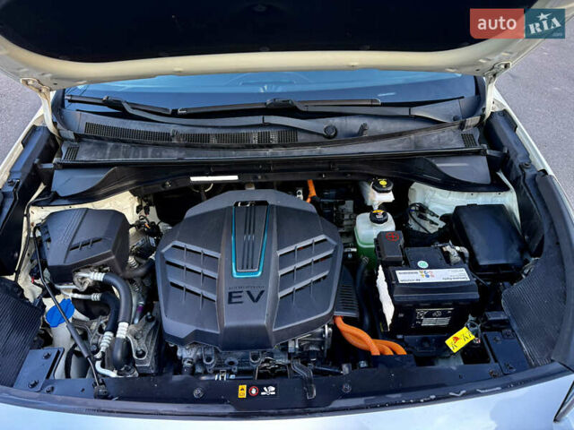 Белый Киа Niro, объемом двигателя 0 л и пробегом 135 тыс. км за 16999 $, фото 29 на Automoto.ua