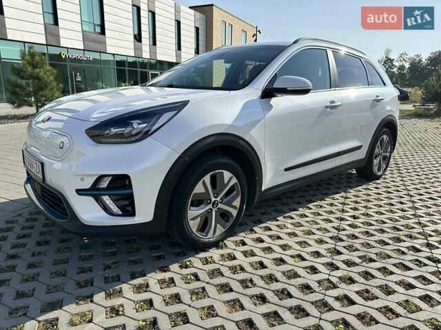 Білий Кіа Niro, об'ємом двигуна 0 л та пробігом 157 тис. км за 16900 $, фото 11 на Automoto.ua