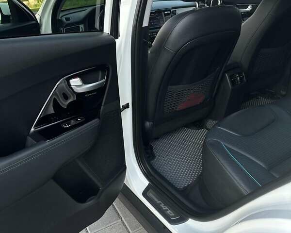 Белый Киа Niro, объемом двигателя 0 л и пробегом 145 тыс. км за 19700 $, фото 58 на Automoto.ua