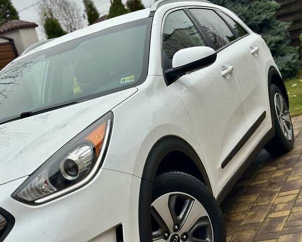 Белый Киа Niro, объемом двигателя 1.6 л и пробегом 213 тыс. км за 16500 $, фото 7 на Automoto.ua