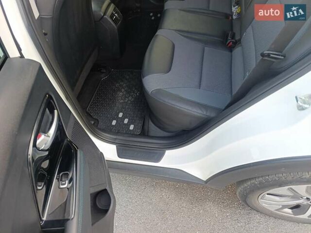 Белый Киа Niro, объемом двигателя 0 л и пробегом 127 тыс. км за 17400 $, фото 16 на Automoto.ua