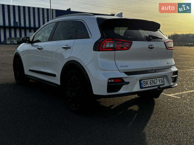 Білий Кіа Niro, об'ємом двигуна 0 л та пробігом 74 тис. км за 18700 $, фото 10 на Automoto.ua