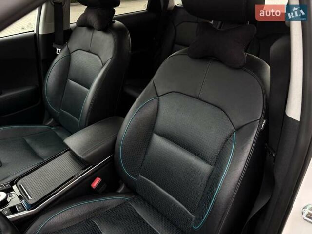 Белый Киа Niro, объемом двигателя 0 л и пробегом 100 тыс. км за 18999 $, фото 43 на Automoto.ua