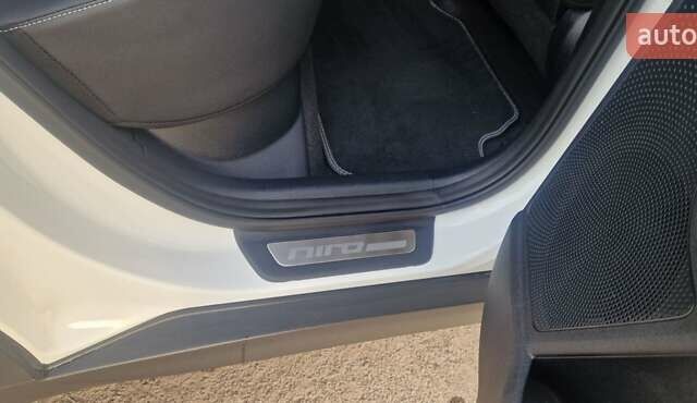 Киа Niro 2019 в Дубно на Automoto.ua Белый Киа Niro, объемом двигателя 0 л и пробегом 173 тыс. км за 17400 $, фото 27 на Automoto.ua