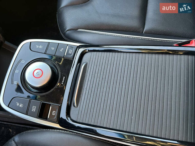 Білий Кіа Niro, об'ємом двигуна 0 л та пробігом 70 тис. км за 18600 $, фото 11 на Automoto.ua