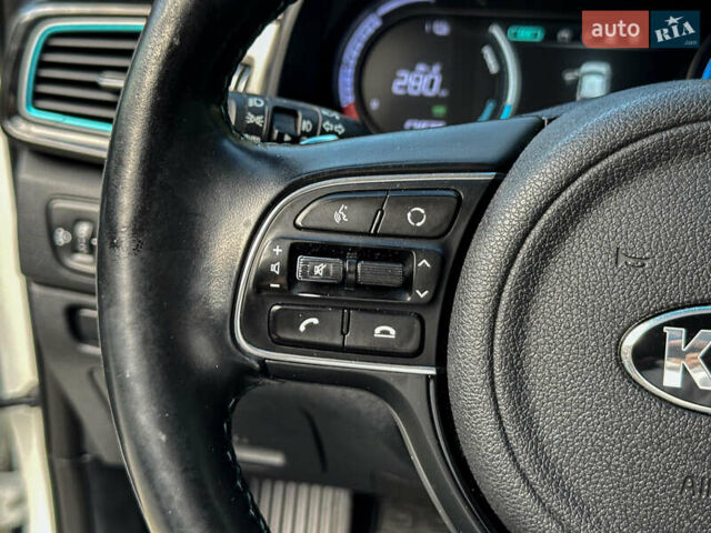 Білий Кіа Niro, об'ємом двигуна 0 л та пробігом 204 тис. км за 17800 $, фото 75 на Automoto.ua