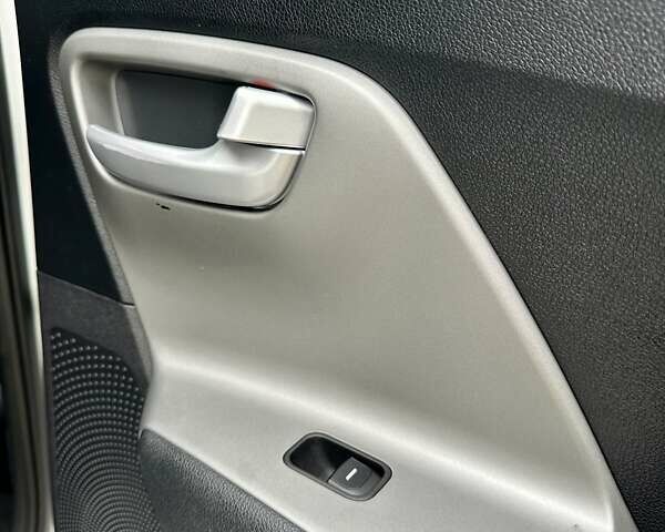 Белый Киа Niro, объемом двигателя 1.6 л и пробегом 213 тыс. км за 16500 $, фото 30 на Automoto.ua