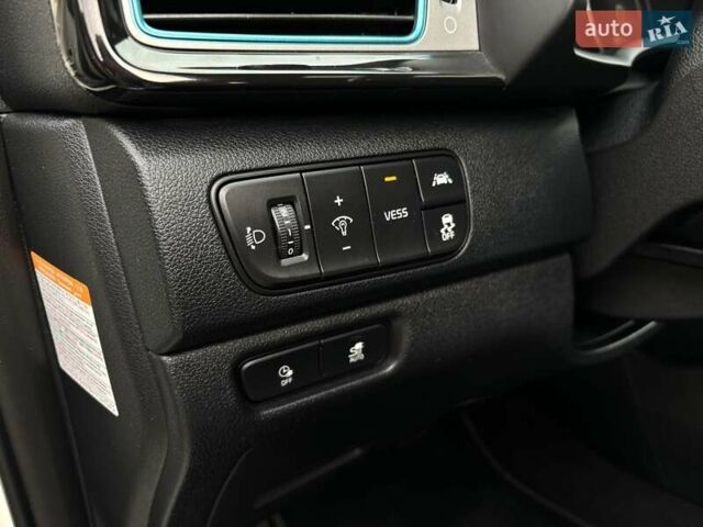 Белый Киа Niro, объемом двигателя 0 л и пробегом 100 тыс. км за 18999 $, фото 30 на Automoto.ua