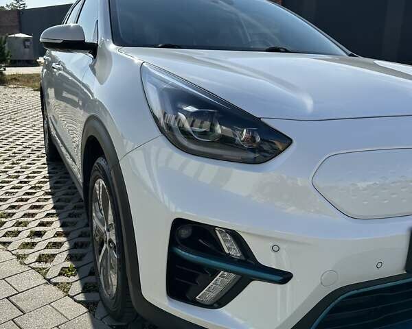 Білий Кіа Niro, об'ємом двигуна 0 л та пробігом 157 тис. км за 16900 $, фото 7 на Automoto.ua