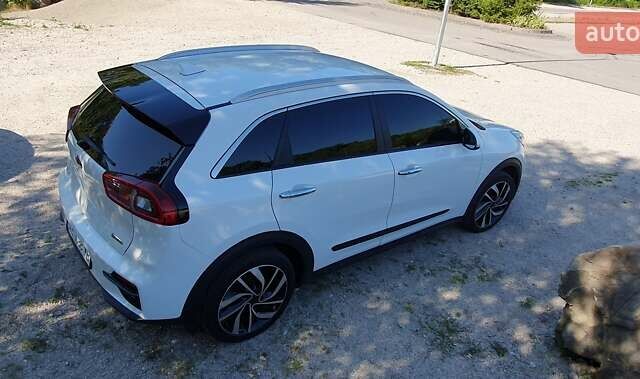 Білий Кіа Niro, об'ємом двигуна 0 л та пробігом 199 тис. км за 20000 $, фото 20 на Automoto.ua