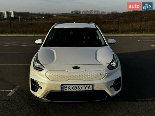 Білий Кіа Niro, об'ємом двигуна 0 л та пробігом 74 тис. км за 18700 $, фото 5 на Automoto.ua