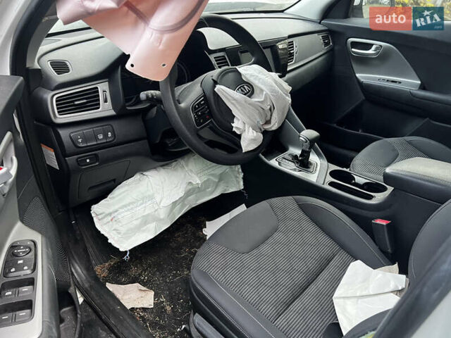 Білий Кіа Niro, об'ємом двигуна 1.58 л та пробігом 97 тис. км за 8900 $, фото 10 на Automoto.ua
