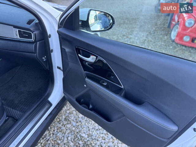 Белый Киа Niro, объемом двигателя 0 л и пробегом 210 тыс. км за 15900 $, фото 50 на Automoto.ua