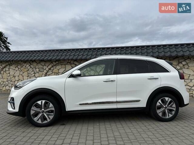 Киа Niro 2019 в Львове на Automoto.ua Белый Киа Niro, объемом двигателя 0 л и пробегом 97 тыс. км за 19000 $, фото 3 на Automoto.ua