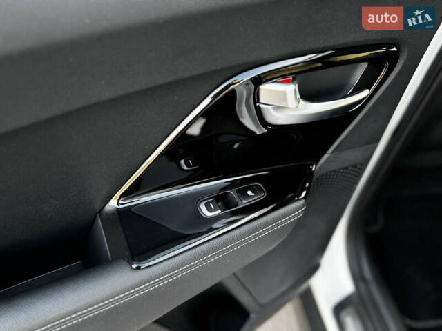 Білий Кіа Niro, об'ємом двигуна 0 л та пробігом 74 тис. км за 18700 $, фото 26 на Automoto.ua