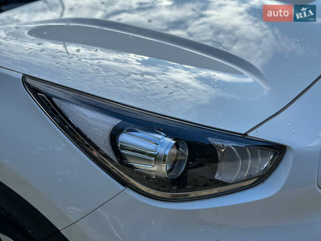 Білий Кіа Niro, об'ємом двигуна 0 л та пробігом 204 тис. км за 17800 $, фото 42 на Automoto.ua