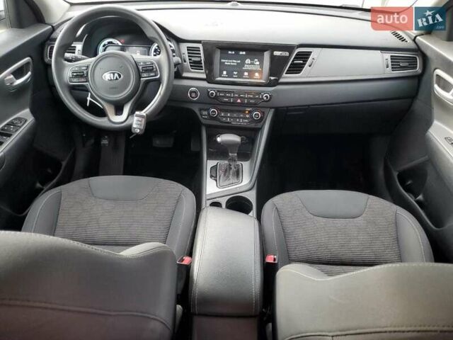 Киа Niro 2019 в Львове на Automoto.ua Белый Киа Niro, объемом двигателя 1.58 л и пробегом 86 тыс. км за 3500 $, фото 7 на Automoto.ua