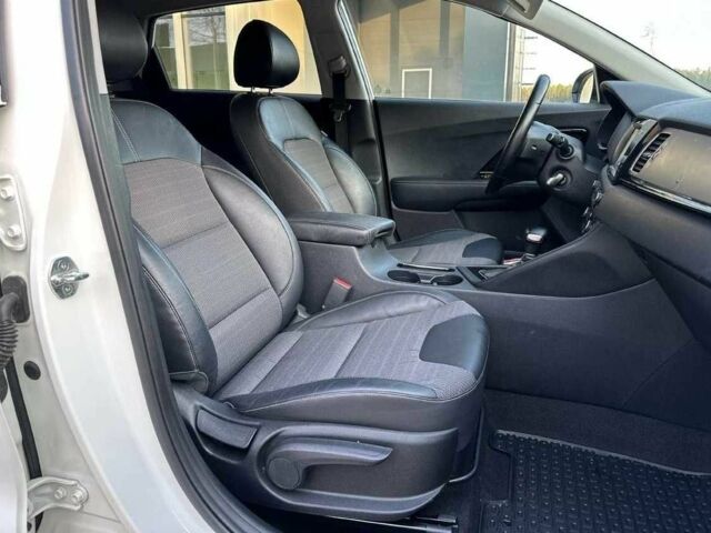 Белый Киа Niro, объемом двигателя 0 л и пробегом 91 тыс. км за 11300 $, фото 10 на Automoto.ua
