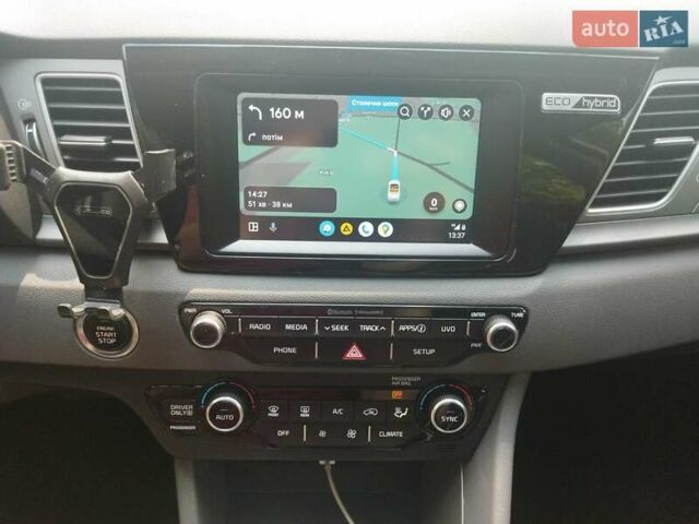 Белый Киа Niro, объемом двигателя 1.58 л и пробегом 27 тыс. км за 18750 $, фото 7 на Automoto.ua