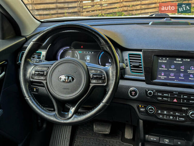 Білий Кіа Niro, об'ємом двигуна 0 л та пробігом 204 тис. км за 17800 $, фото 90 на Automoto.ua