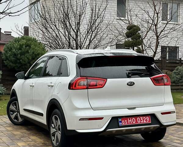 Белый Киа Niro, объемом двигателя 1.6 л и пробегом 213 тыс. км за 16500 $, фото 17 на Automoto.ua