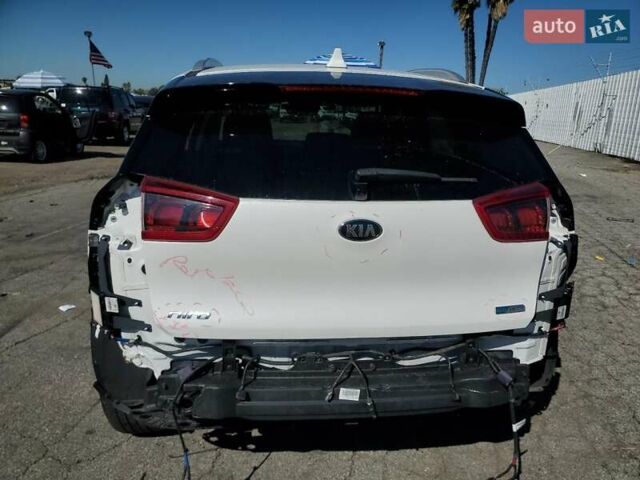Білий Кіа Niro, об'ємом двигуна 0 л та пробігом 30 тис. км за 5600 $, фото 5 на Automoto.ua
