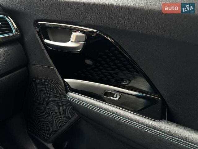 Белый Киа Niro, объемом двигателя 0 л и пробегом 100 тыс. км за 18999 $, фото 55 на Automoto.ua