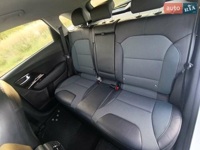 Белый Киа Niro, объемом двигателя 0 л и пробегом 127 тыс. км за 17400 $, фото 17 на Automoto.ua
