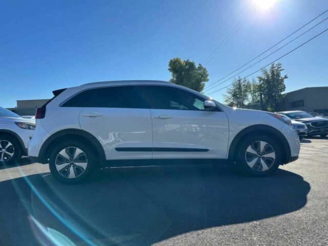Білий Кіа Niro, об'ємом двигуна 1.6 л та пробігом 34 тис. км за 9700 $, фото 3 на Automoto.ua