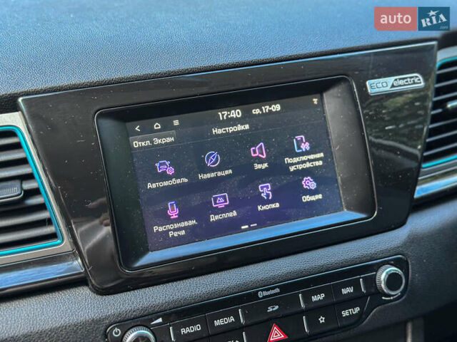 Білий Кіа Niro, об'ємом двигуна 0 л та пробігом 204 тис. км за 17800 $, фото 72 на Automoto.ua