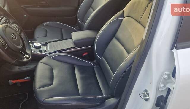 Киа Niro 2019 в Дубно на Automoto.ua Белый Киа Niro, объемом двигателя 0 л и пробегом 173 тыс. км за 17400 $, фото 25 на Automoto.ua