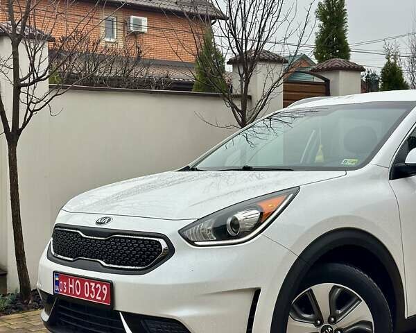 Белый Киа Niro, объемом двигателя 1.6 л и пробегом 213 тыс. км за 16500 $, фото 10 на Automoto.ua